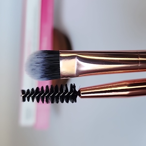 Brush Works Set - Double Ended Eye Brush & Double Ended Brow Brush - Picture 8 of 9